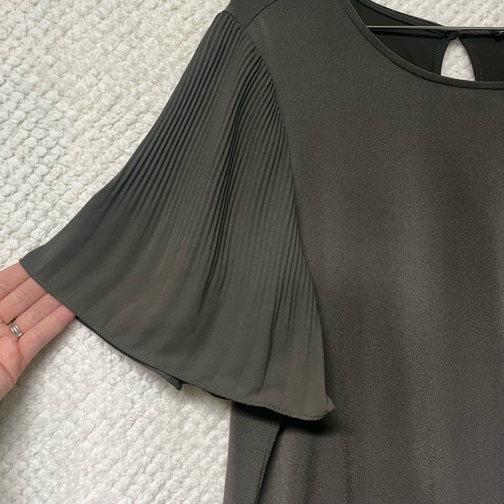 Adrianna Papell Pleated Blouse Womens Career Large Gray Keyhole Back Workwear - Picture 4 of 12